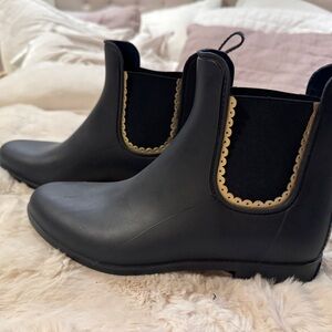 Elegant Navy and Gold Women's Ankle Boots EUC Jack Roger’s